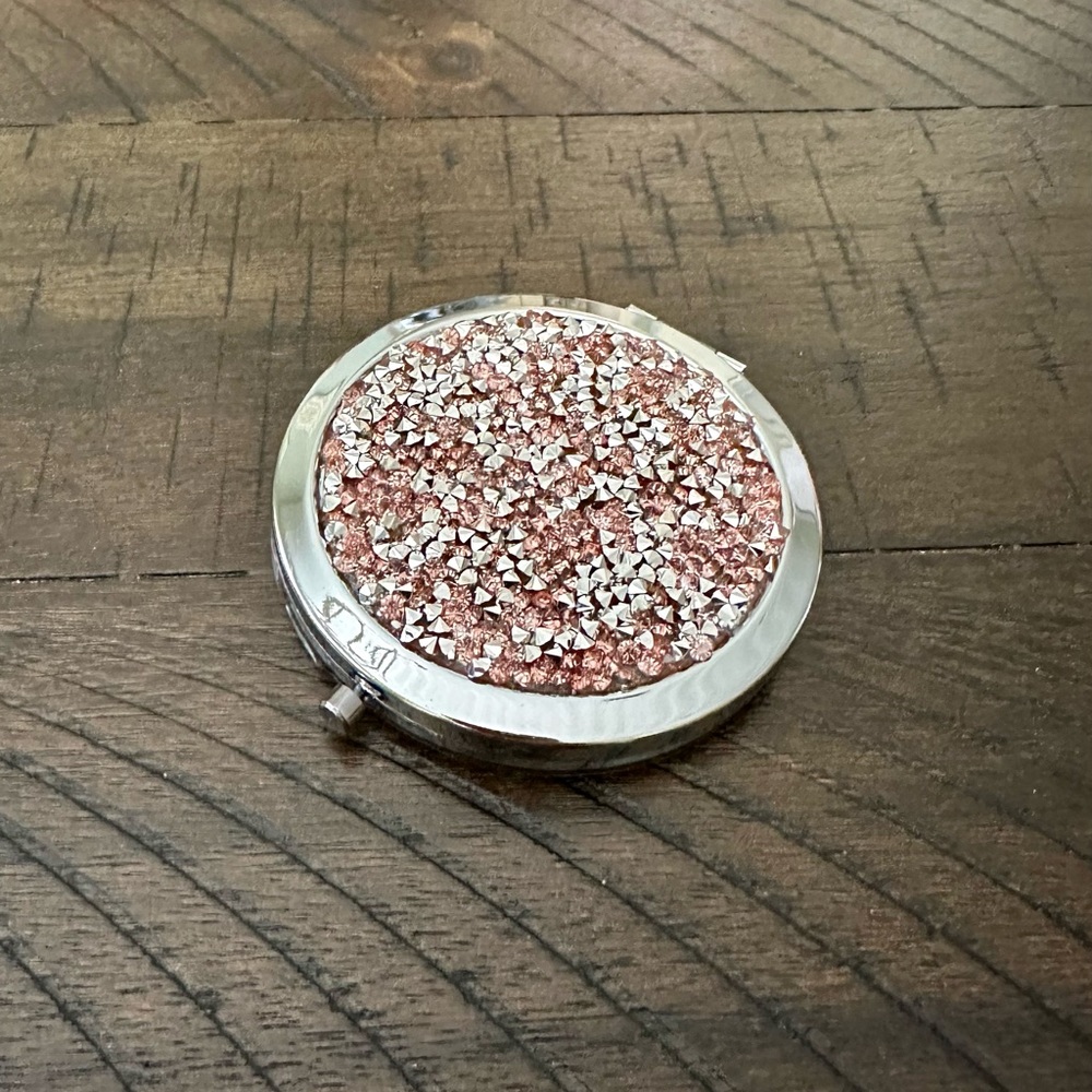 NEW!! Glam Compact Mirror - Picture 5 of 13